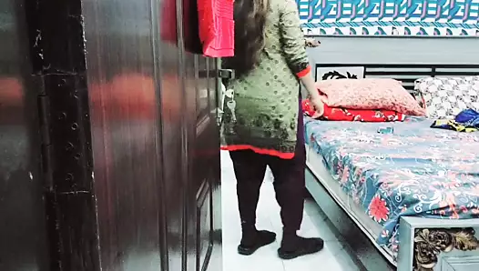Ev Hanımı Kocasını Kayınpederi İle Boynuzluyor