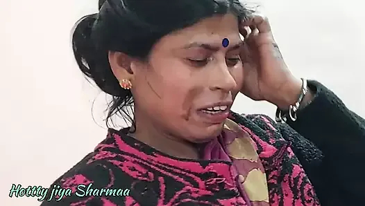 kaamwali bai sangeeta ka chori krne ke baad dar se pishab nikal gya jiske baad malik ne usko apne mote lund se khoob pela