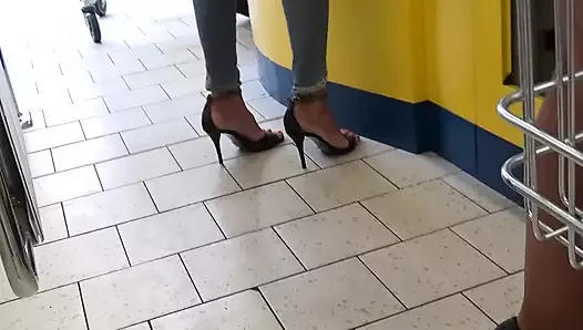 italyan milf süpermarket otoparkta bir sakso verir