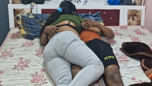 ateşli ve seksi üniversite öğretmeni evinde öğrencisiyle sert sikişiyor
