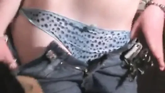 ateşli sarışın sandra bj verir ve sert sikildi