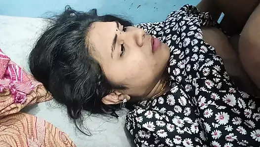 Mallu patron ve ateşli hizmetçi yatak odasında sikişiyor patronun karısı evde değilken, aldatıyor g mallu hizmetçi patron, Hizmetçi ve patronla ateşli sikişiyor