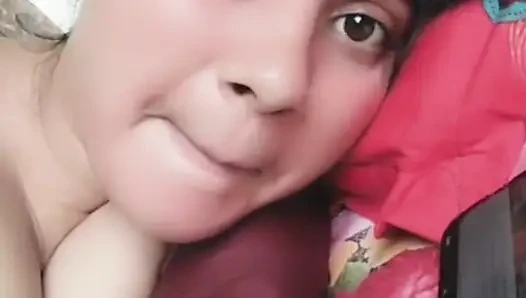 Bangladeşli Fakir Hatun, Para Uğruna Vücudunu Sergiliyor