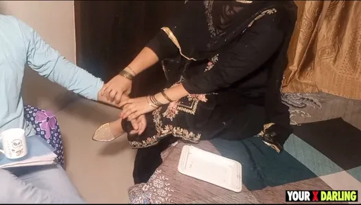 chaachi ko collage mein pad rahe bhateeje ne chod diya jab chachu ghar pe nahi the