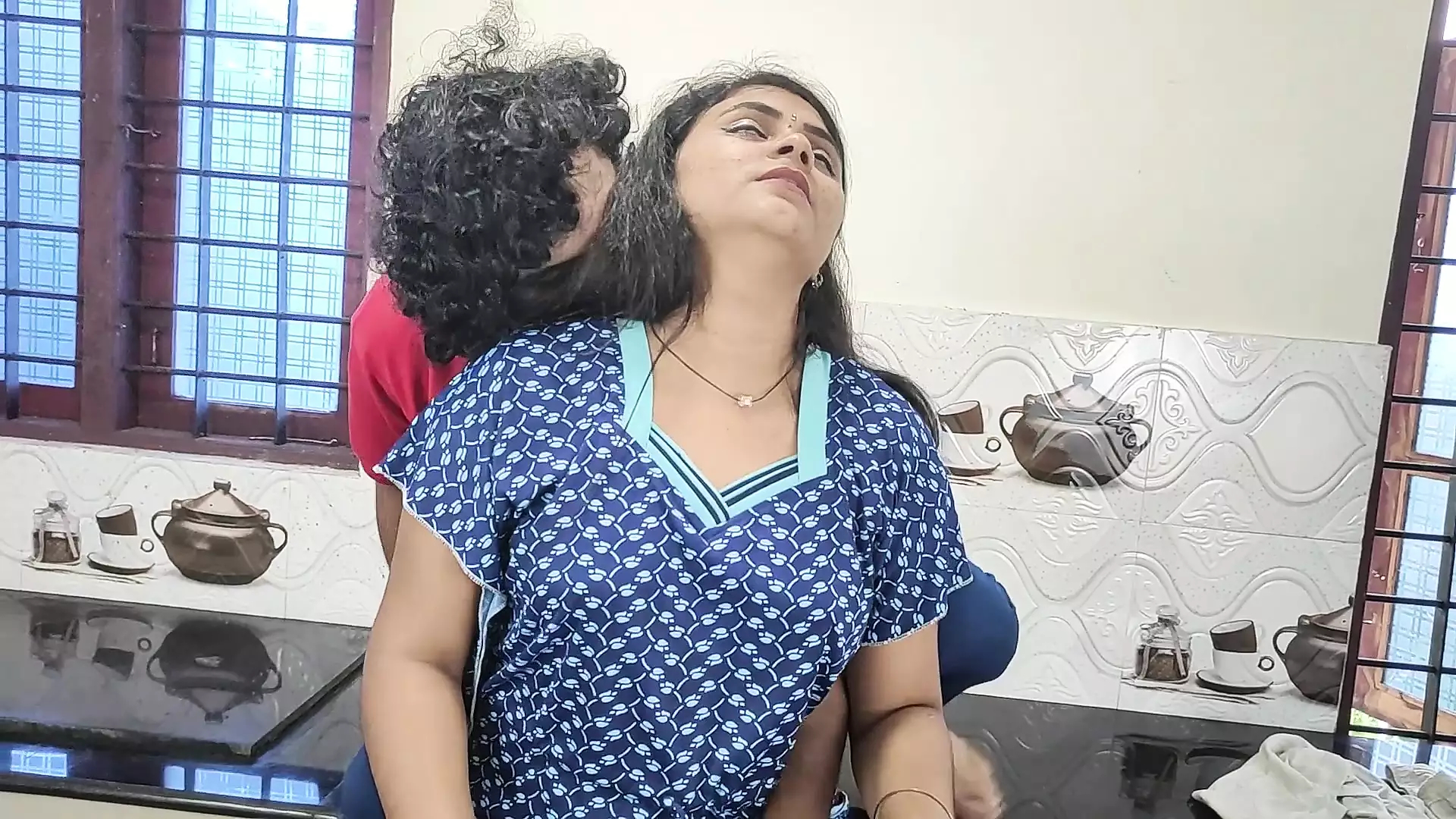 vaishnavy ve sharun raj'ın seks yaptığı mutfak gecesi romantizmi, mallu çift gecelik seks, mutfak seks romantizmi, mutfakta mallu seks