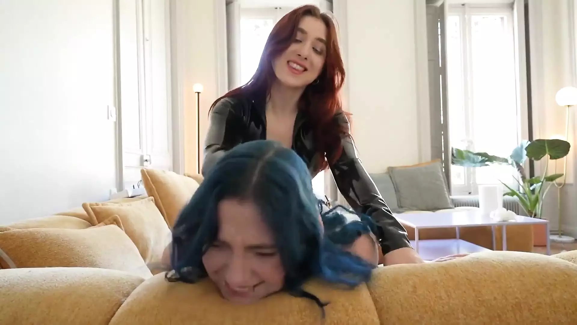 softdom lezbiyen pegging benim güzel küçük alt ft halamite
