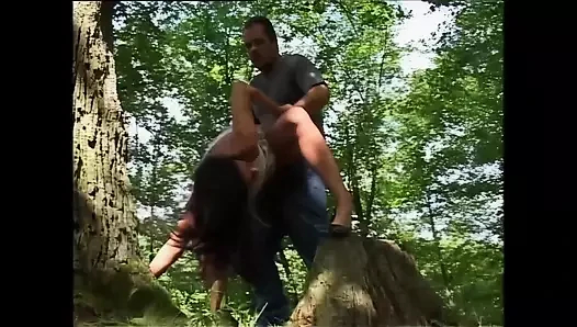 ateşli bebek seviyor için derin boğaz ve fışkırtma işemek içinde the Forest