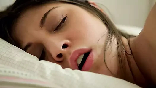 Yeni Sevgilimle Romantik Sabah Sikişi Deniyorum