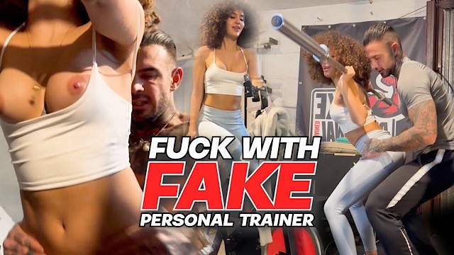 Spor salonunda kişisel antrenörüm tarafından çok sert bir şekilde beceriliyorum.